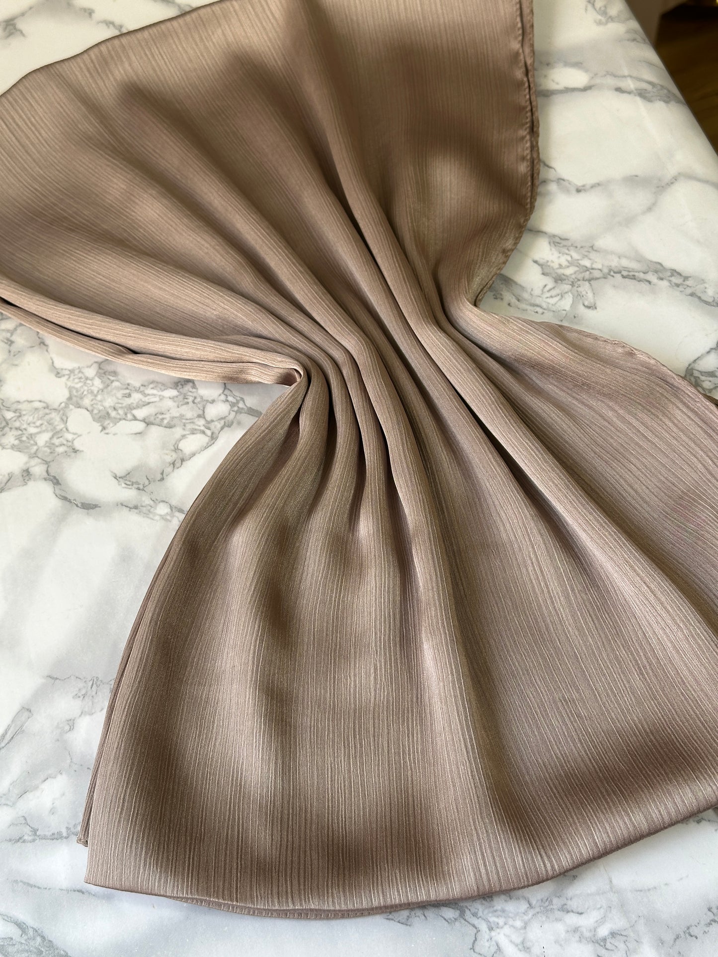Foulard crèpe plissée satiné uni