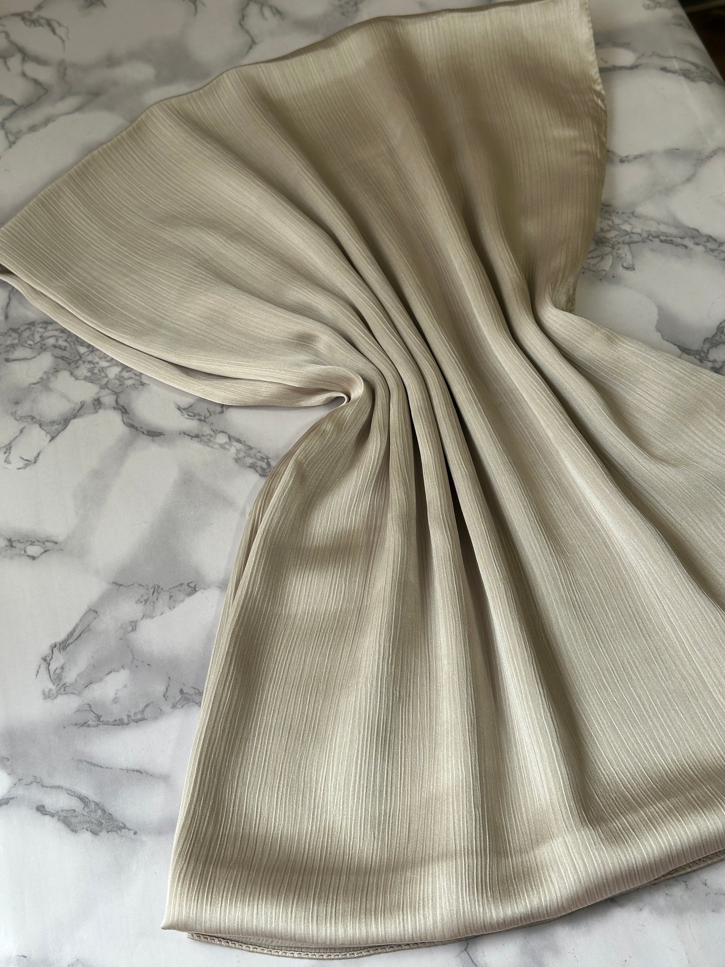 Foulard crèpe plissée satiné uni