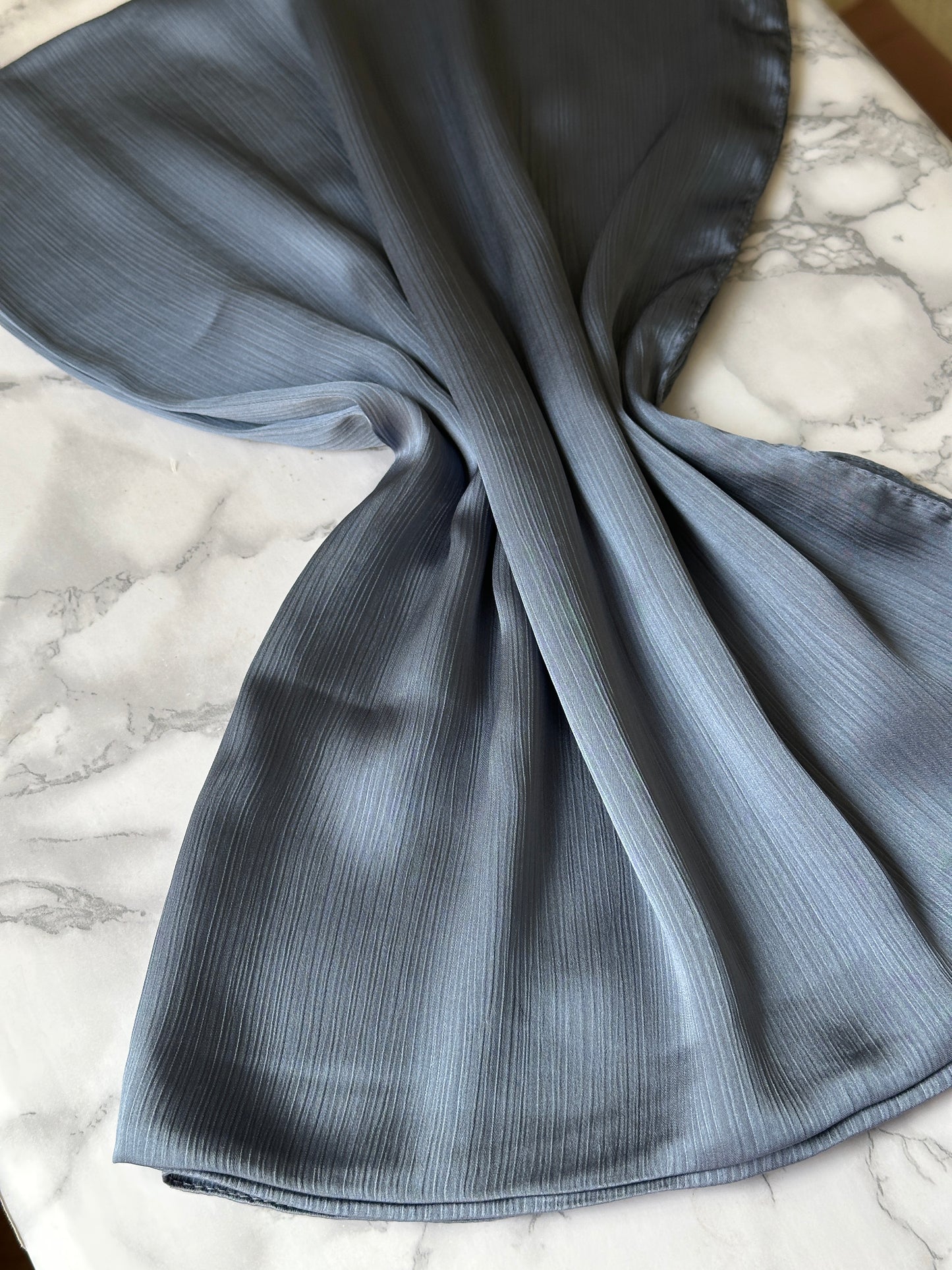 Foulard crèpe plissée satiné uni