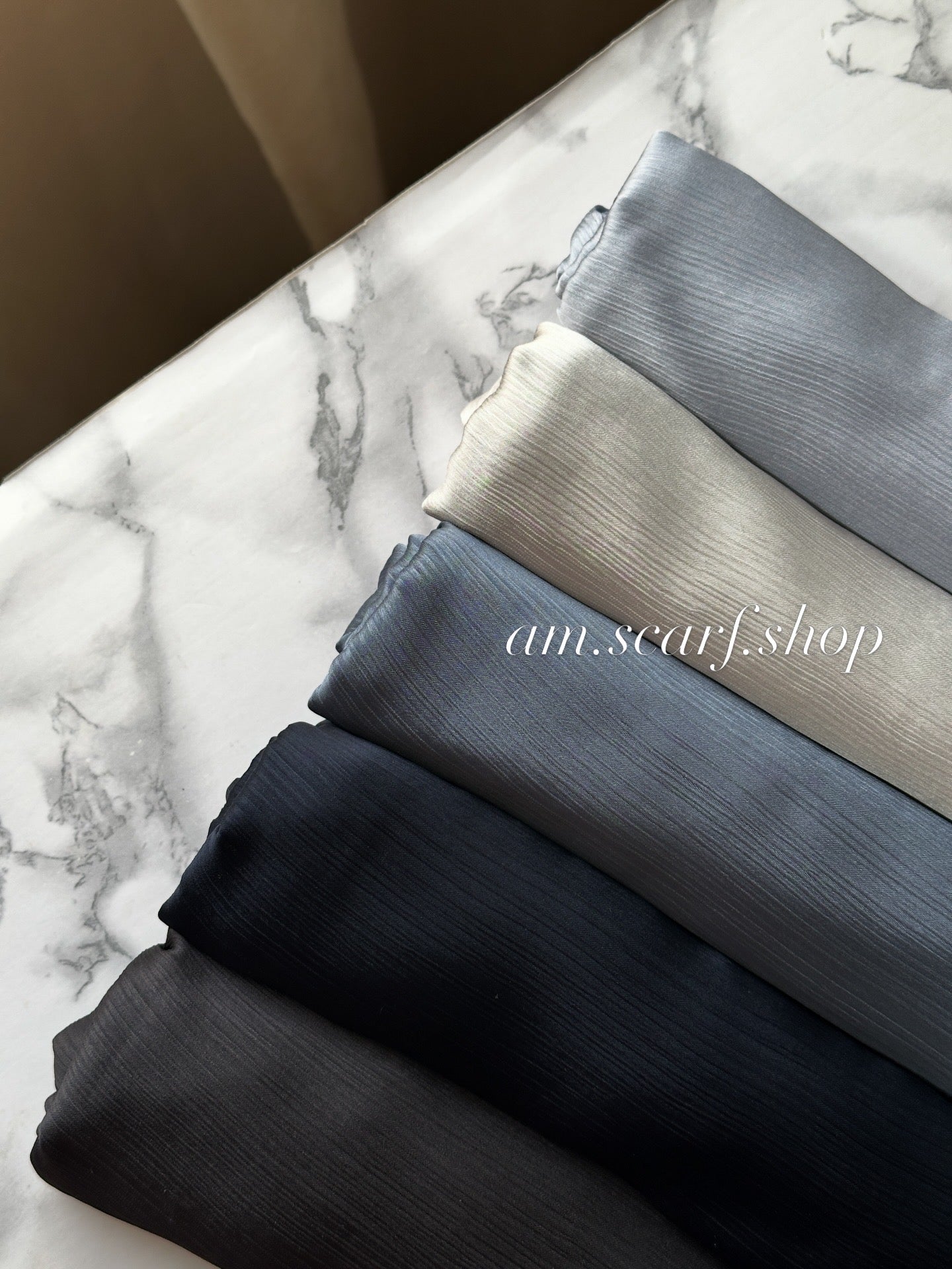 Foulard crèpe plissée satiné uni