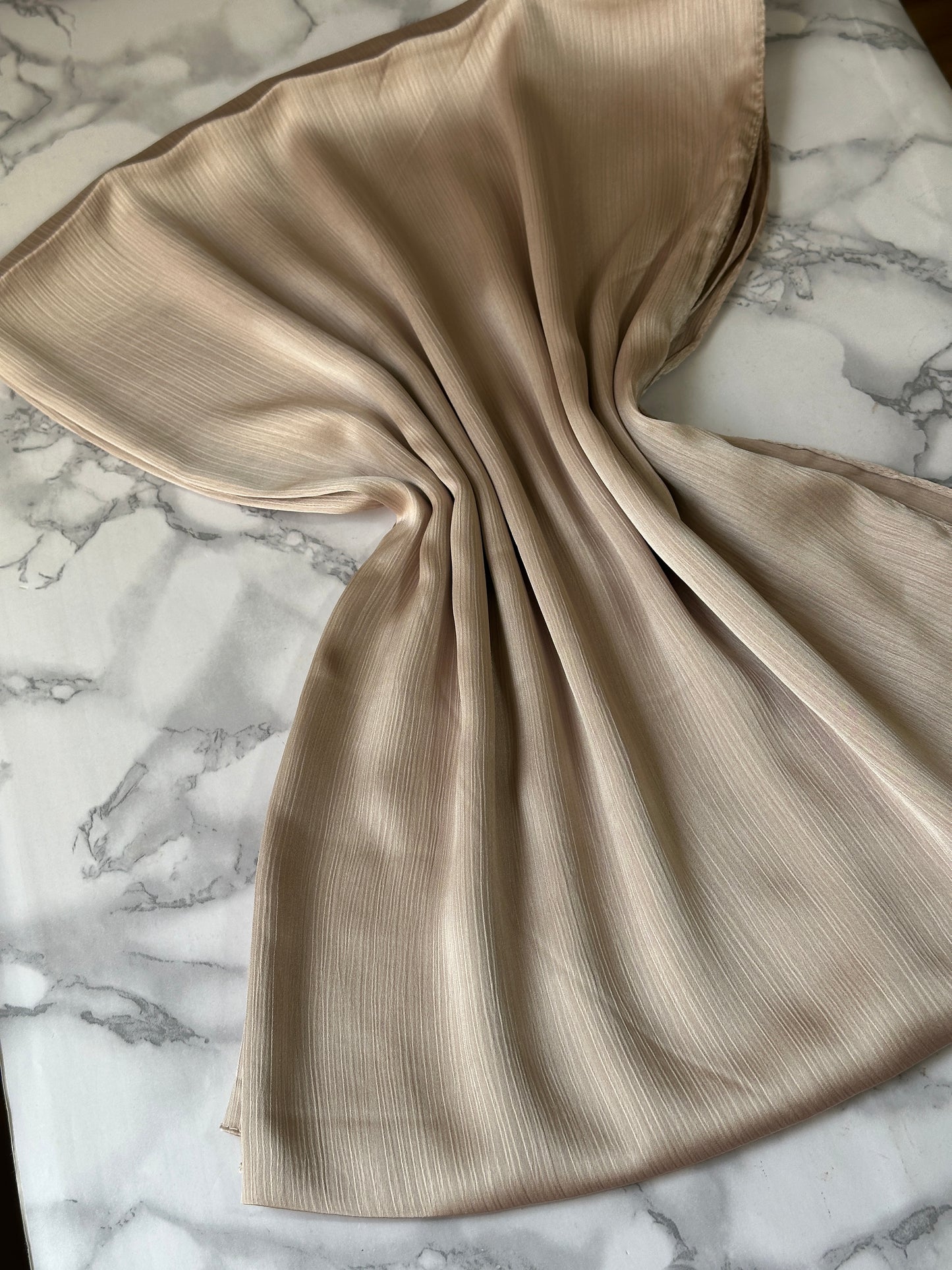 Foulard crèpe plissée satiné uni
