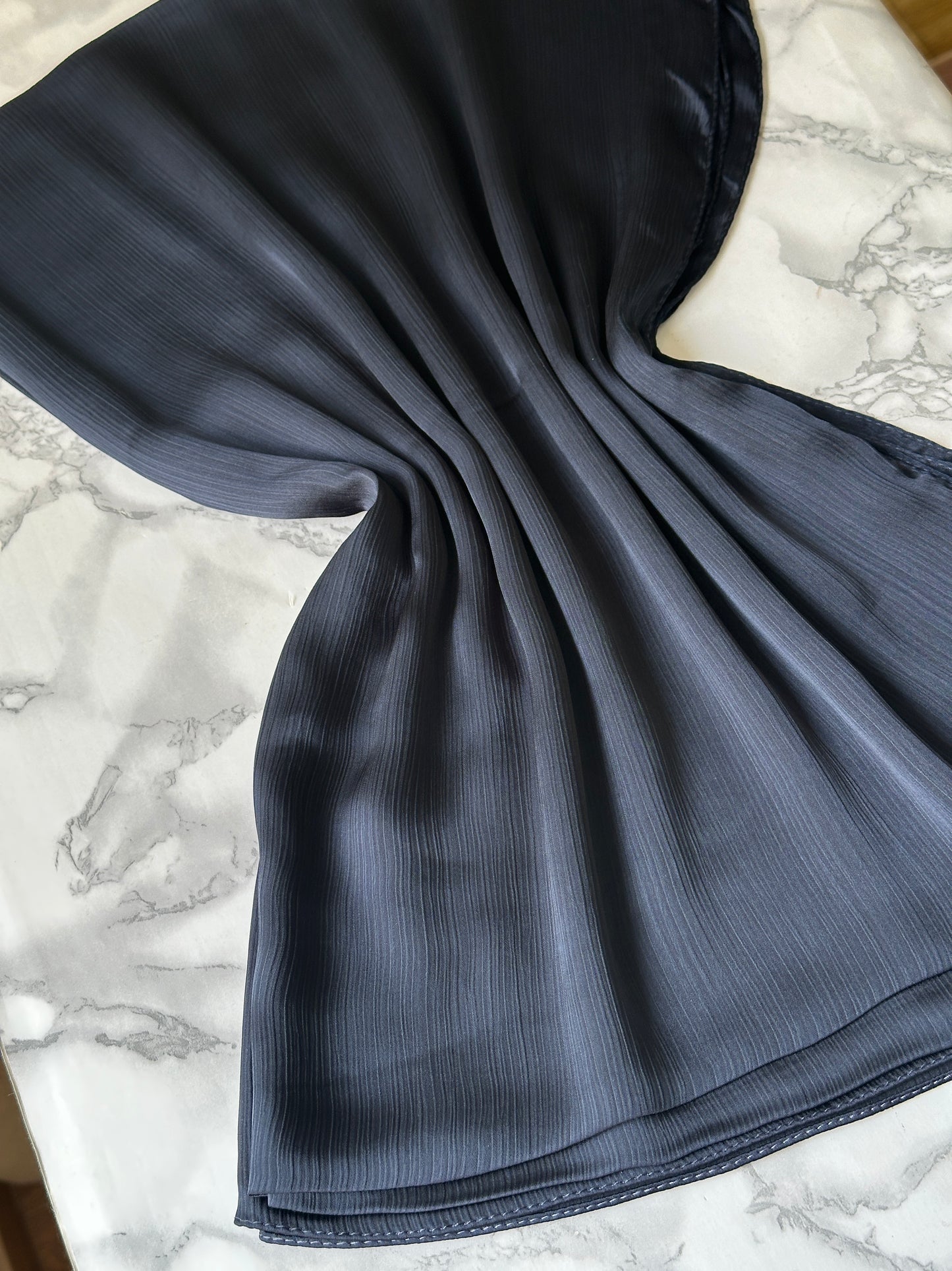 Foulard crèpe plissée satiné uni
