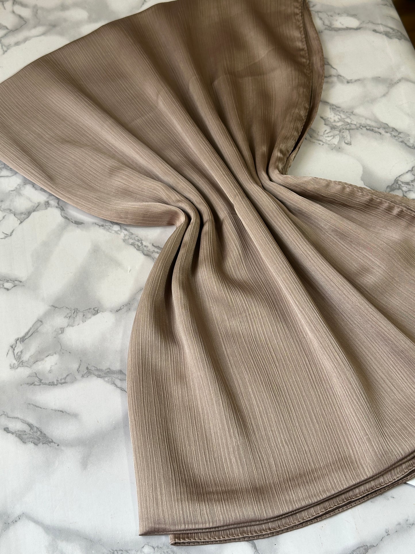 Foulard crèpe plissée satiné uni