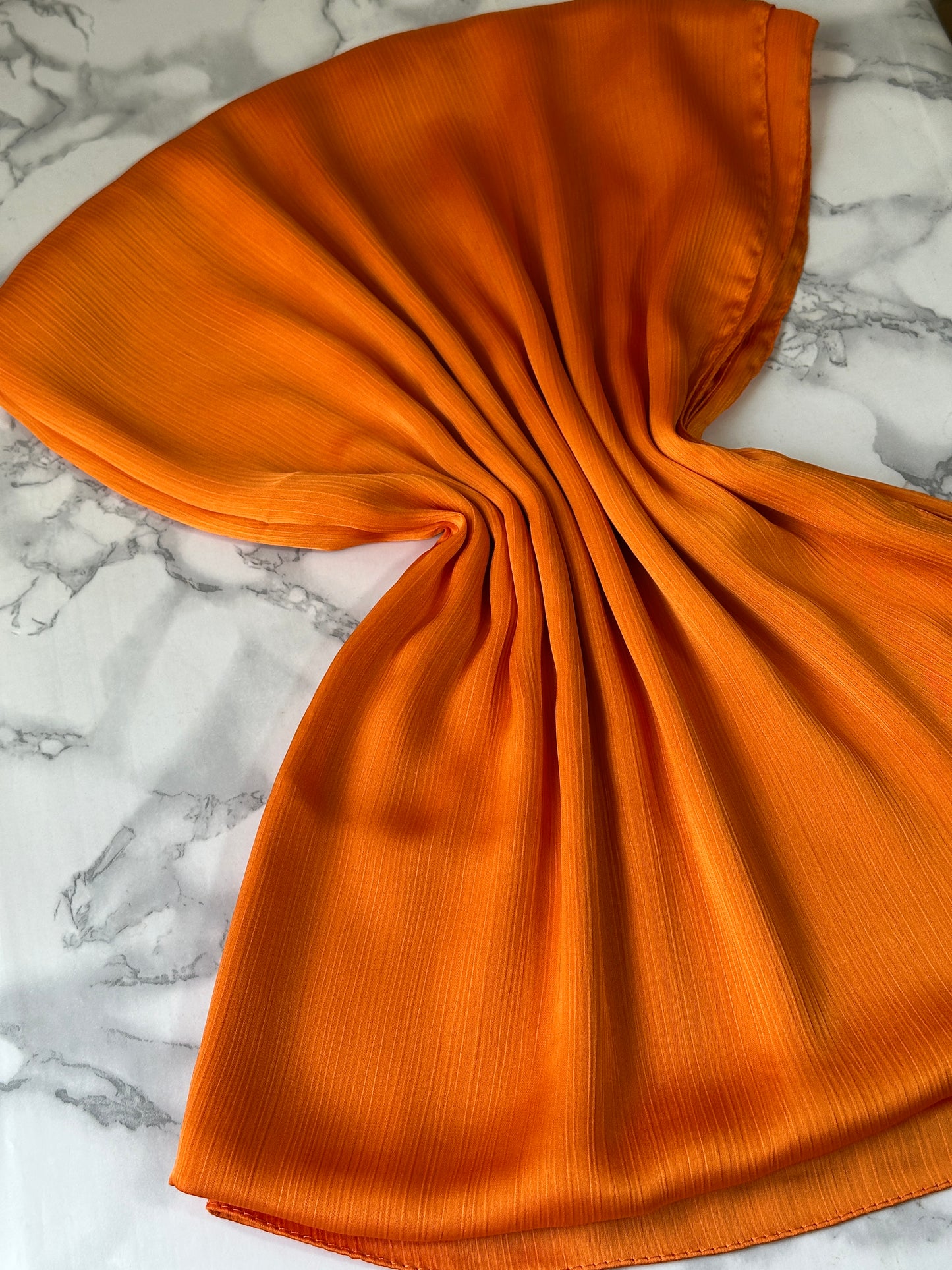 Foulard crèpe plissée satiné uni