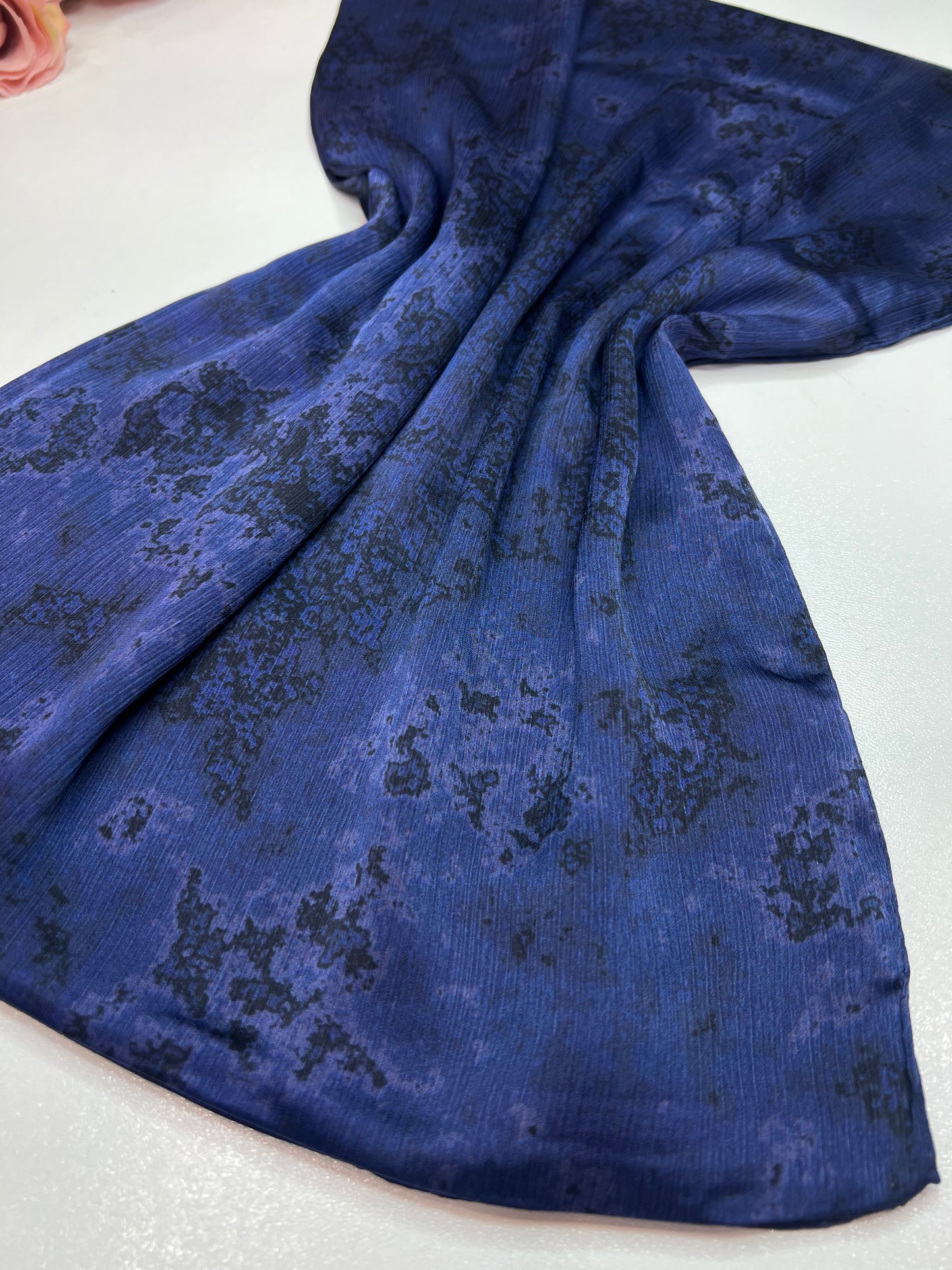 Foulard crépe plissé satiné imprimé lune