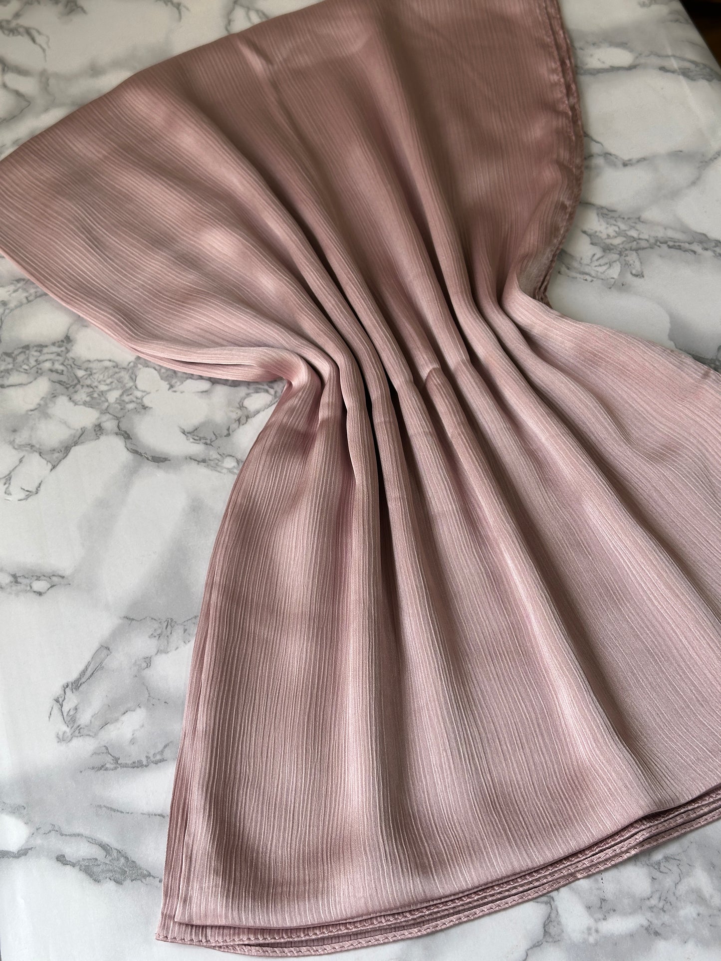 Foulard crèpe plissée satiné uni