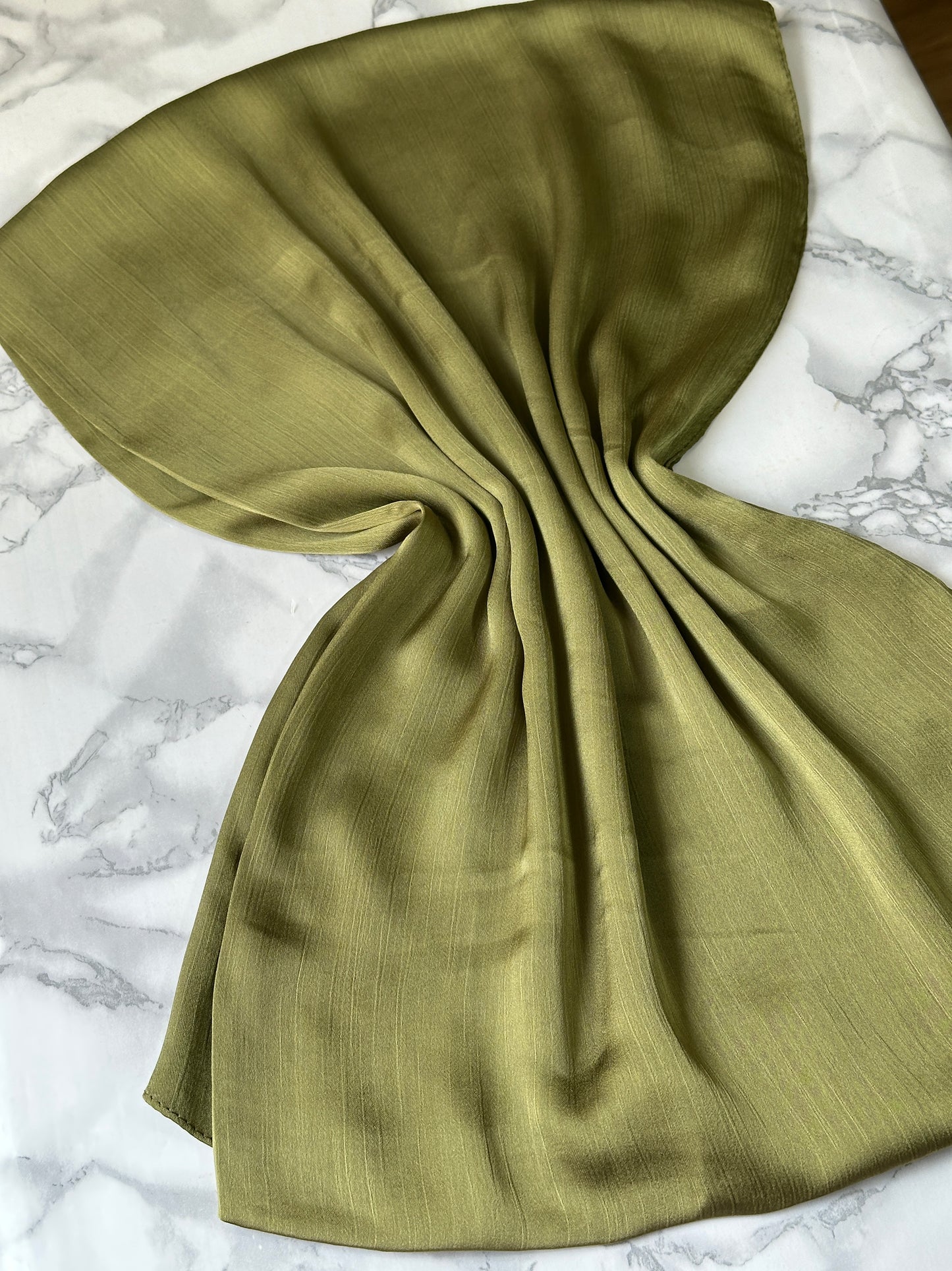 Foulard crèpe plissée satiné uni