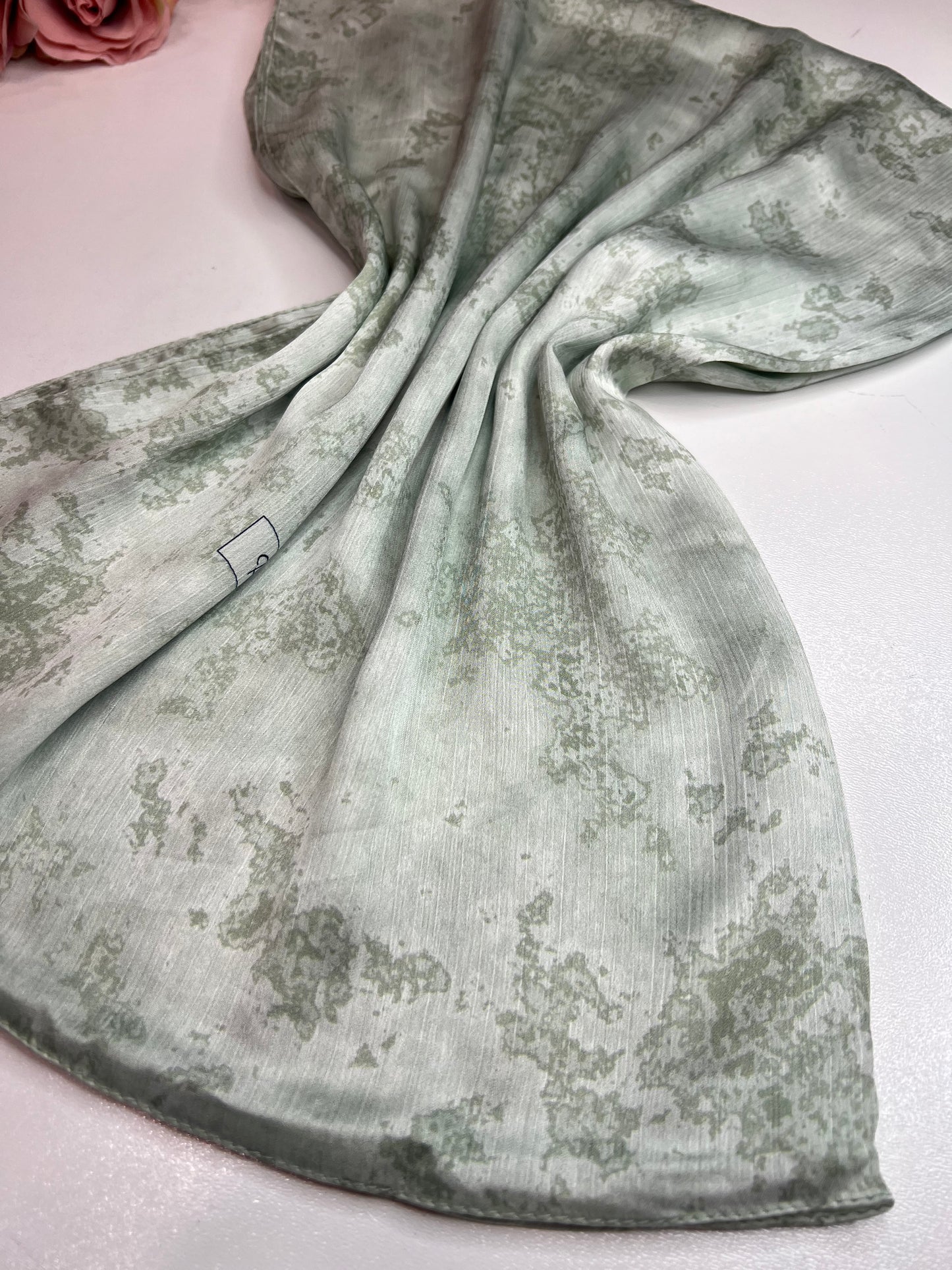 Foulard crépe plissé satiné imprimé lune