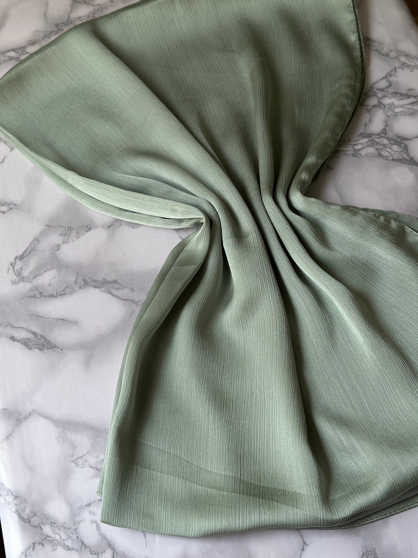 Foulard crèpe plissée satiné uni