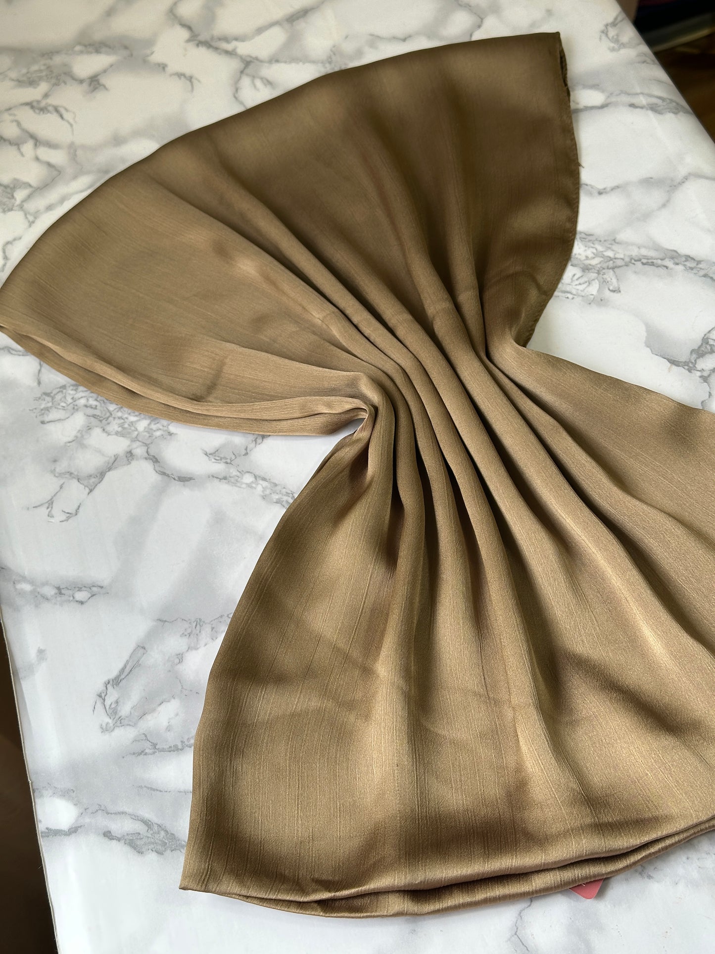 Foulard crèpe plissée satiné uni