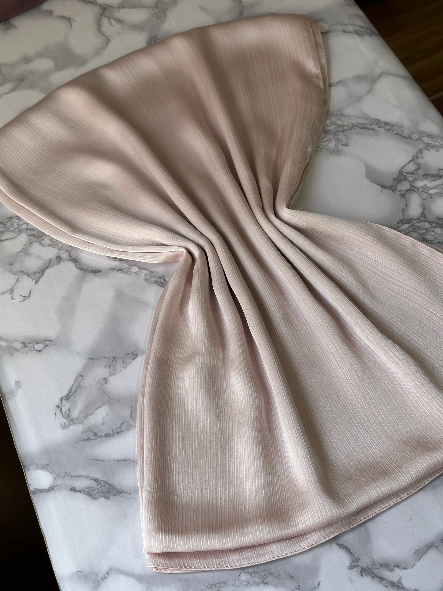 Foulard crèpe plissée satiné uni