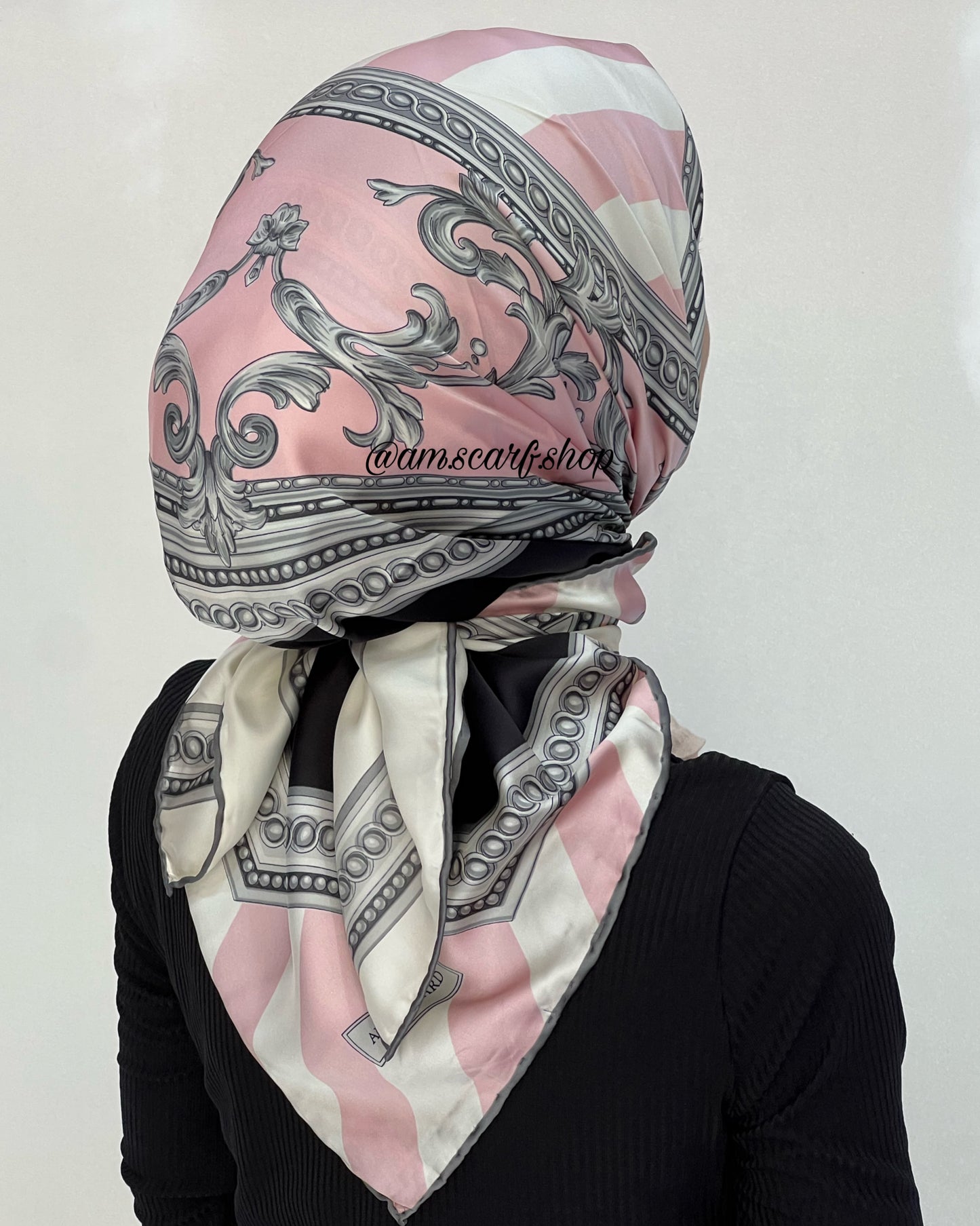 foulard carré satin modèle 09