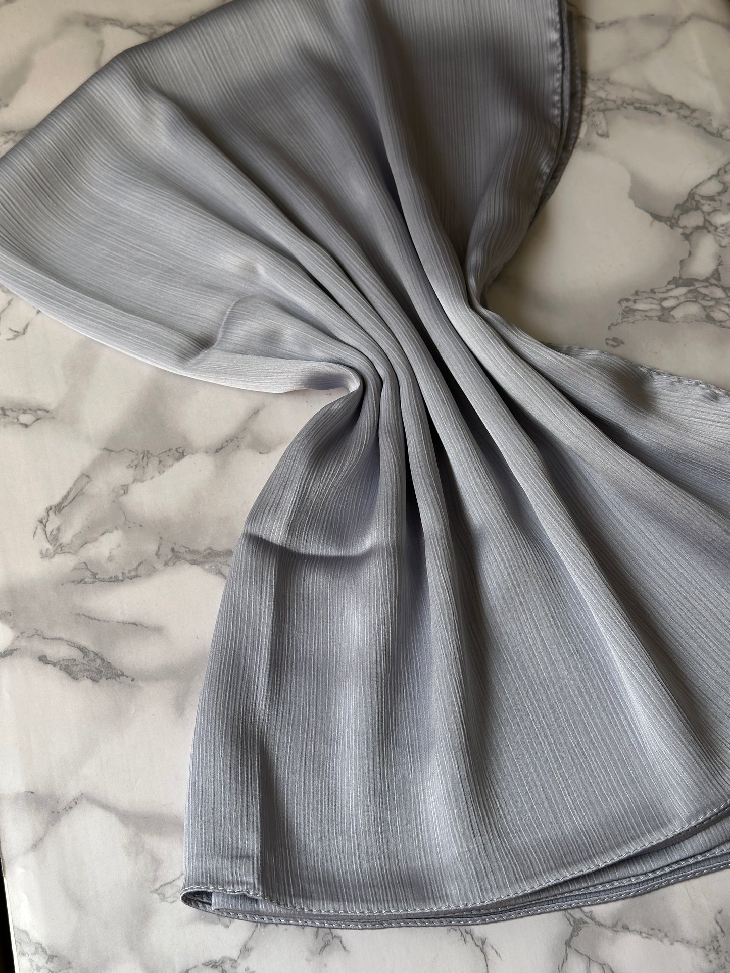 Foulard crèpe plissée satiné uni