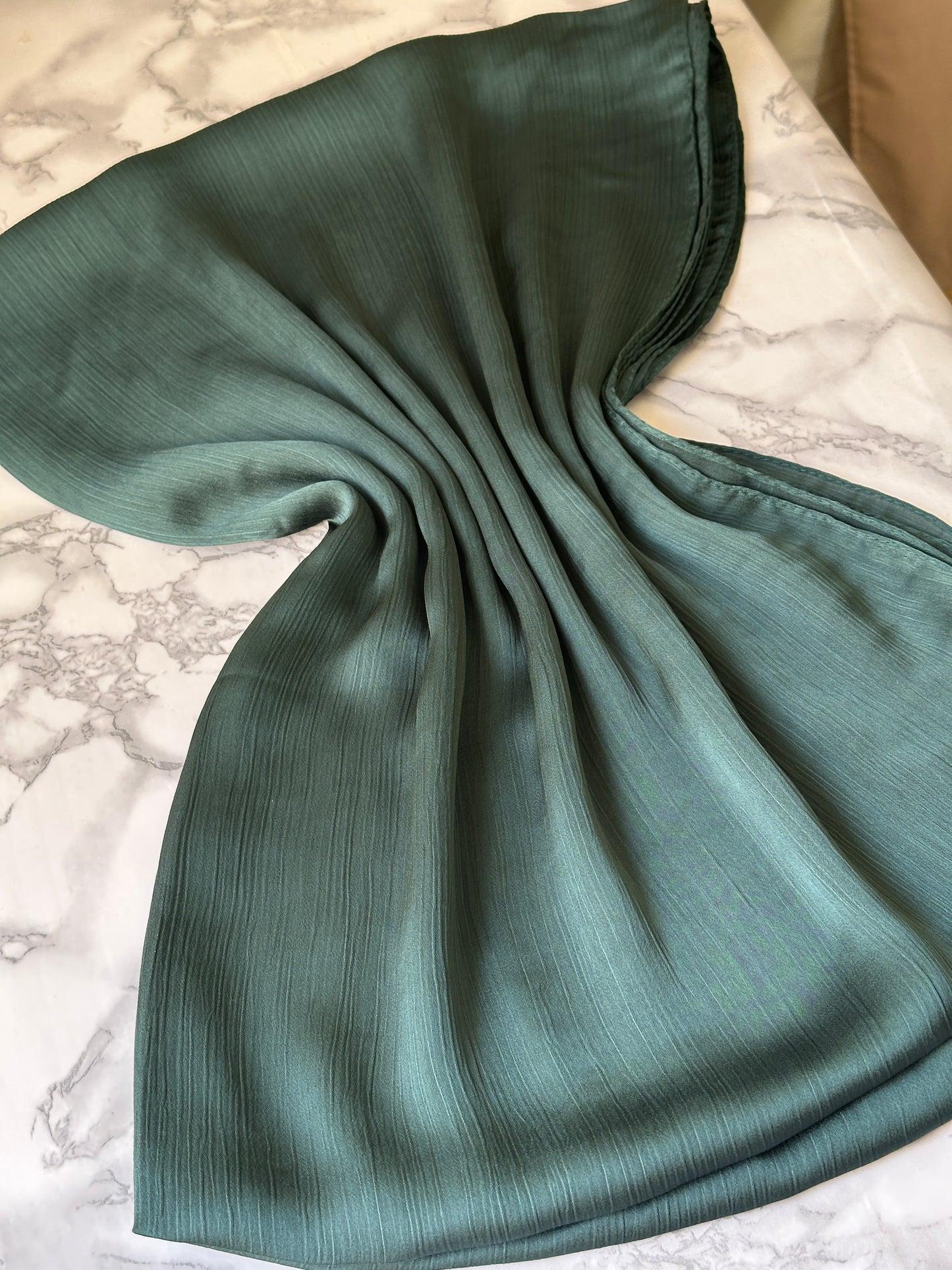 Foulard crèpe plissée satiné uni