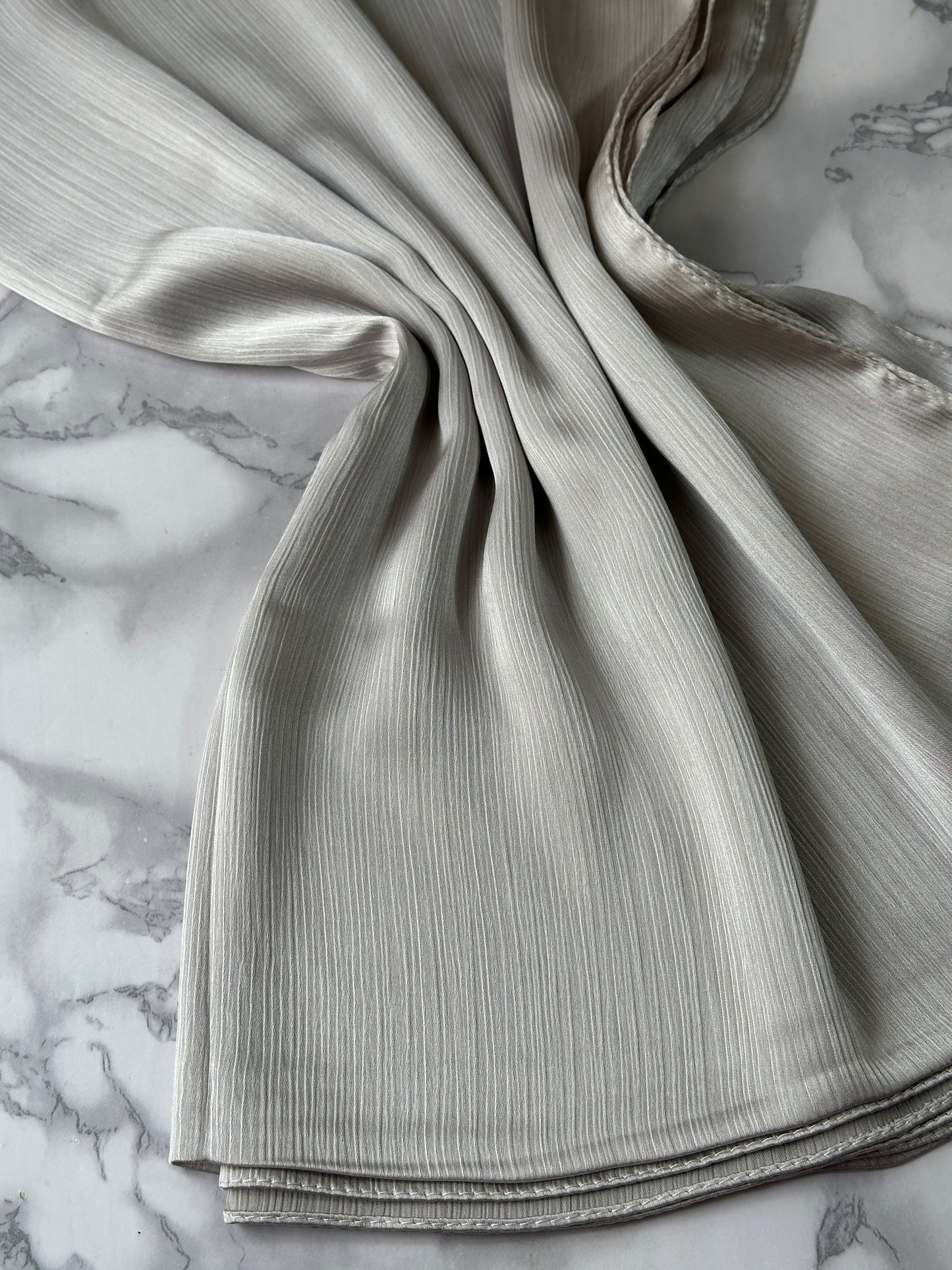 Foulard crèpe plissée satiné uni