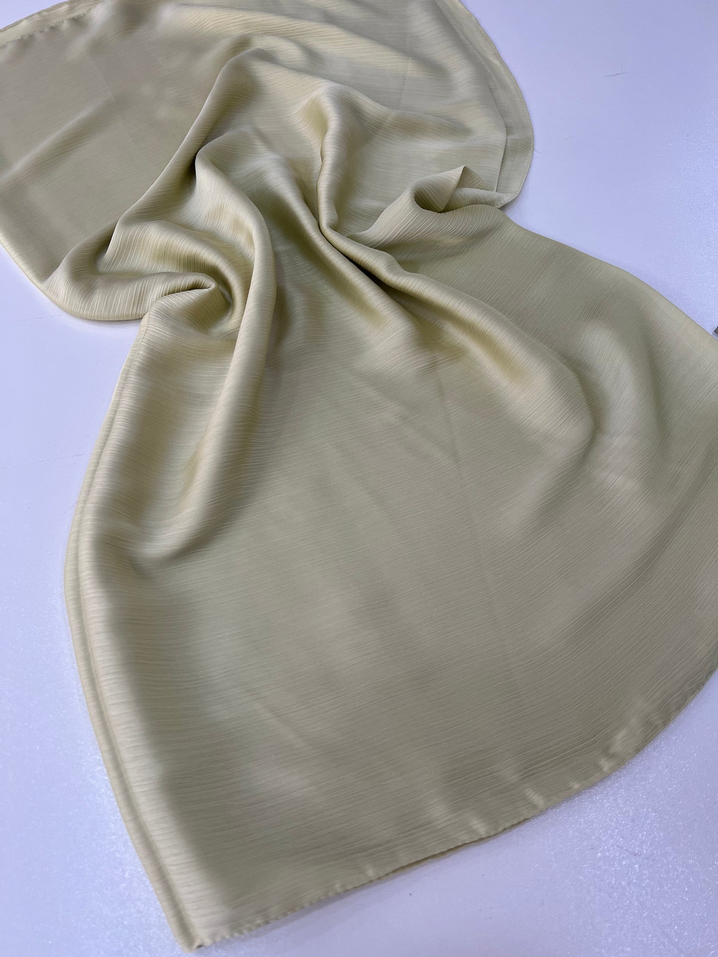 Foulard crèpe plissée satiné uni