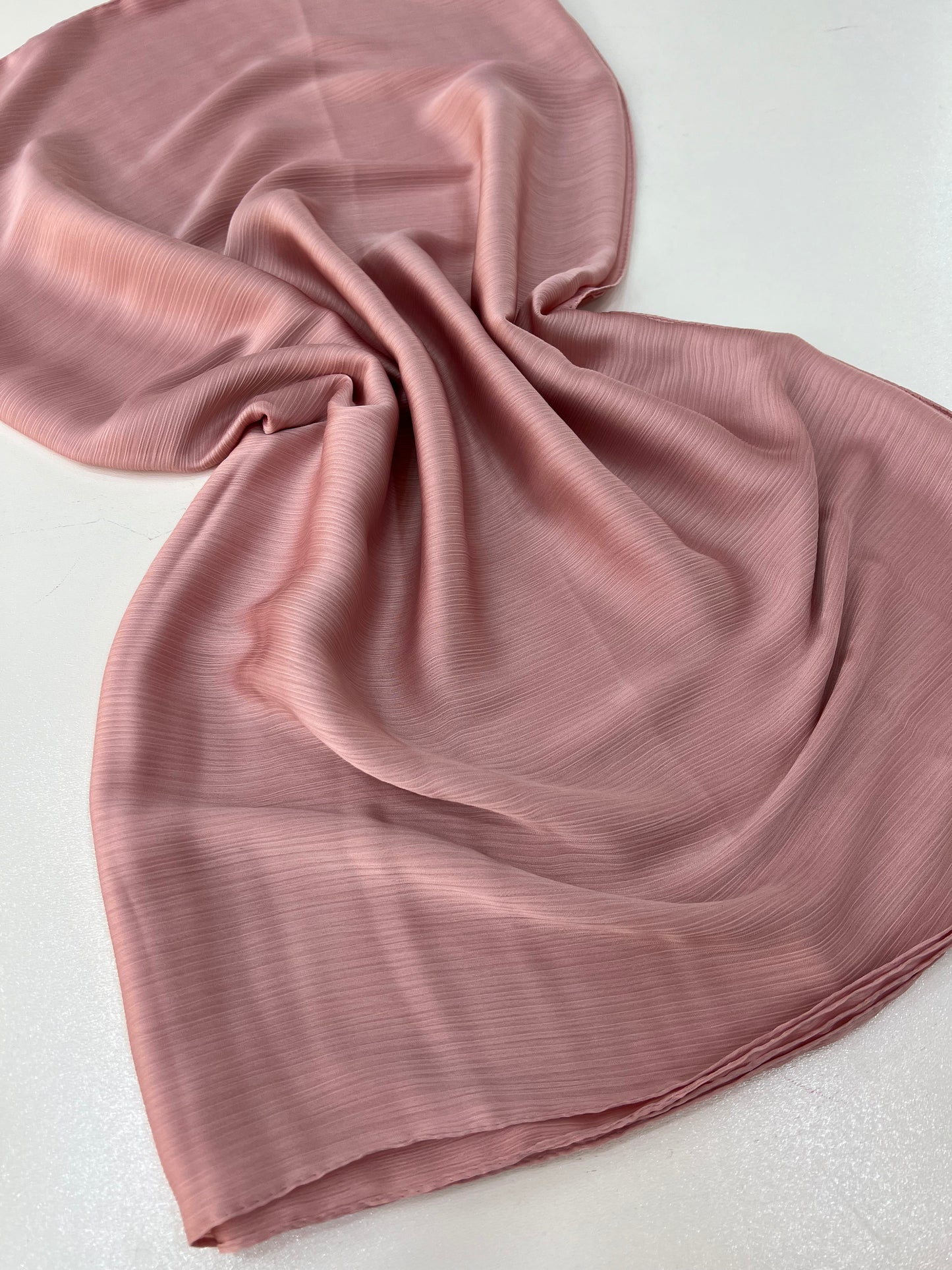 Foulard crèpe plissée satiné uni