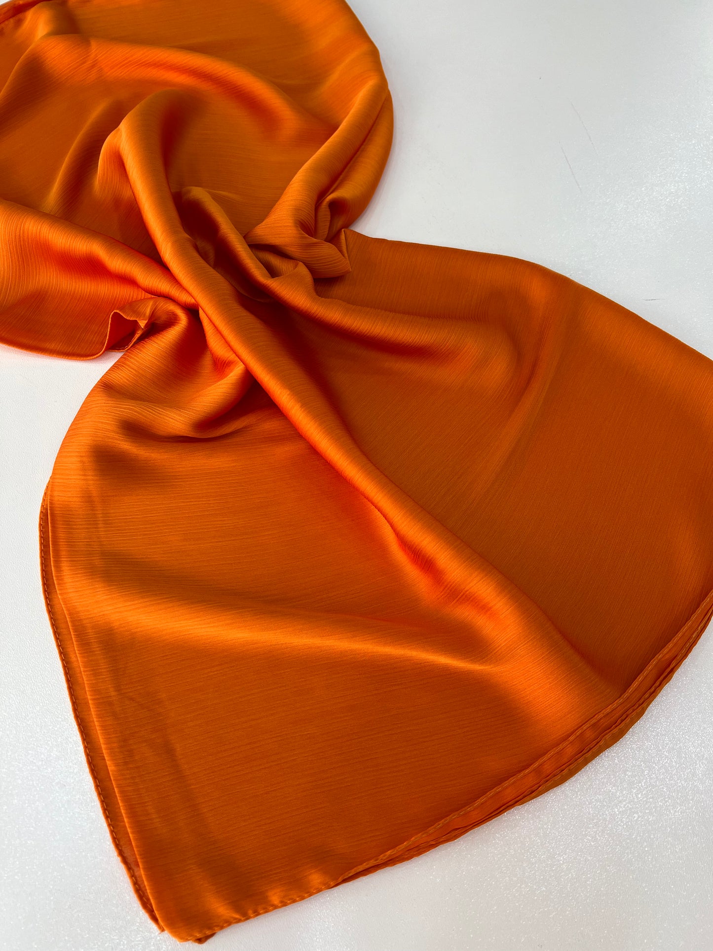 Foulard crèpe plissée satiné uni