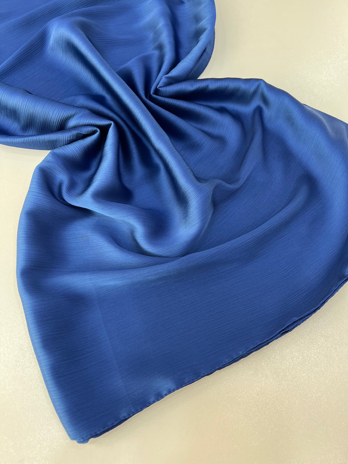 Foulard crèpe plissée satiné uni