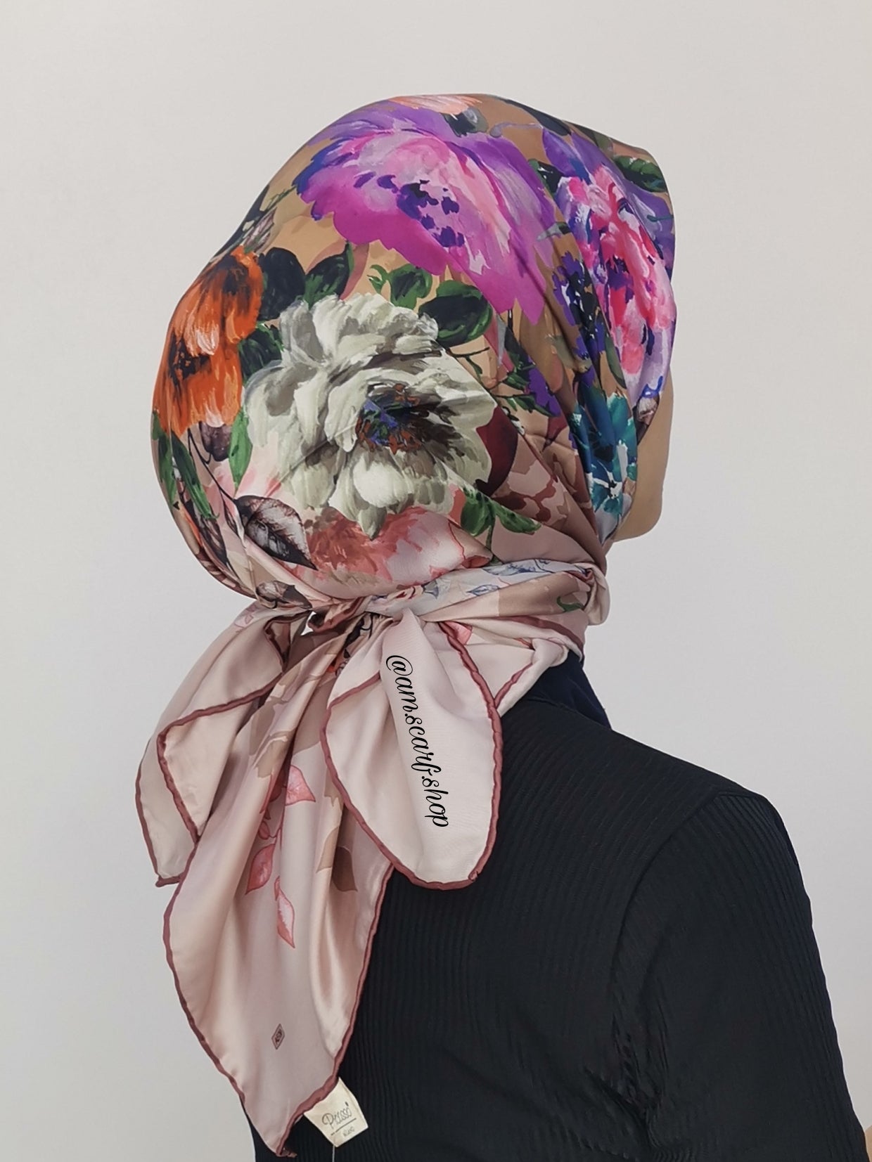 Foulard carré satin modéle 02