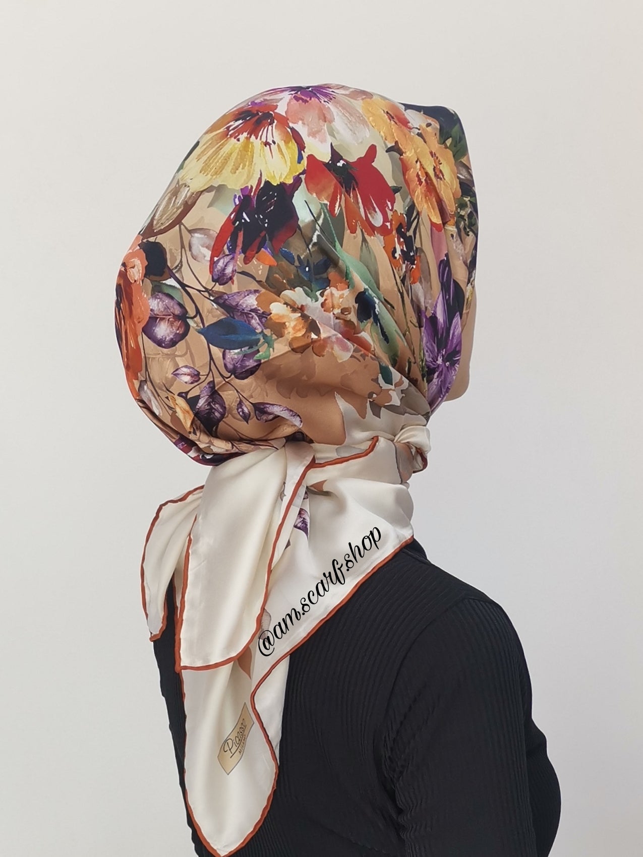 Foulard carré satin modéle 02