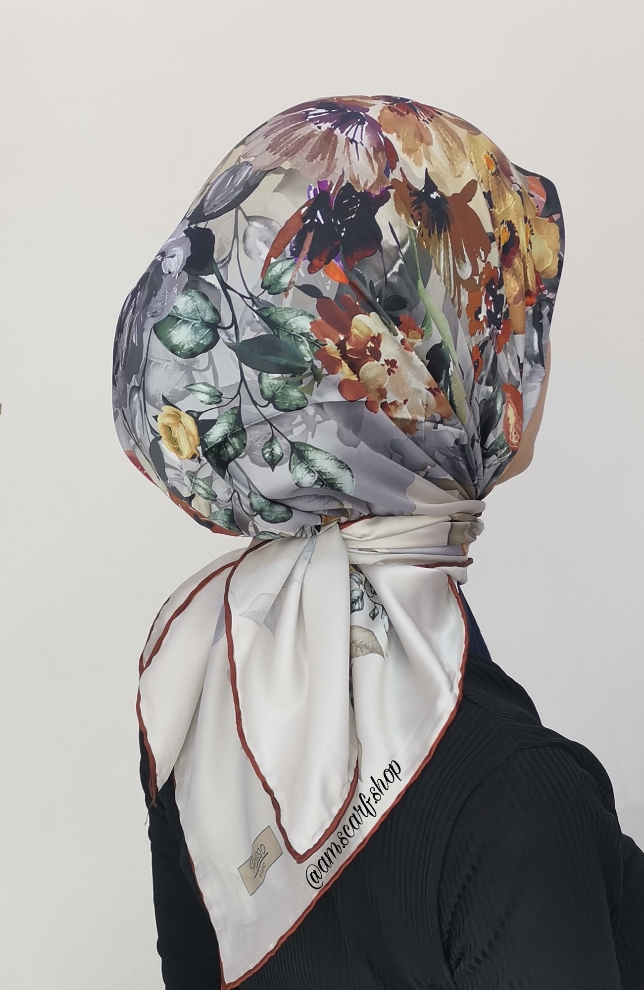 Foulard carré satin modéle 02