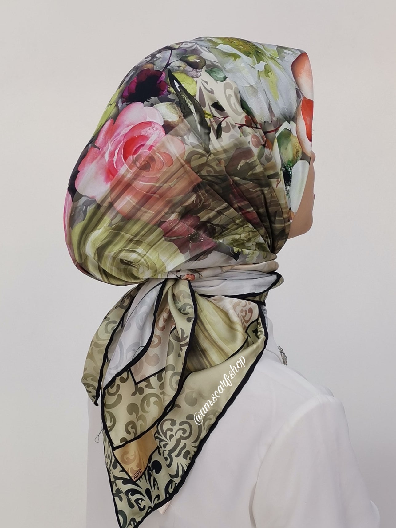 Foulard carré satin modéle 03