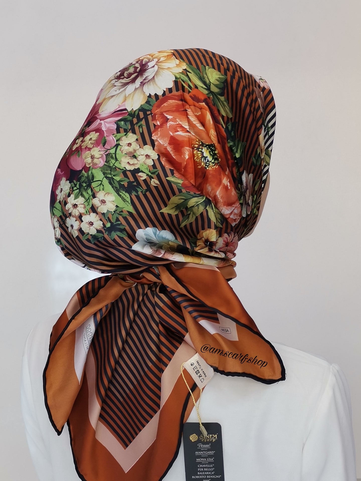 Foulard carré satin modéle 06