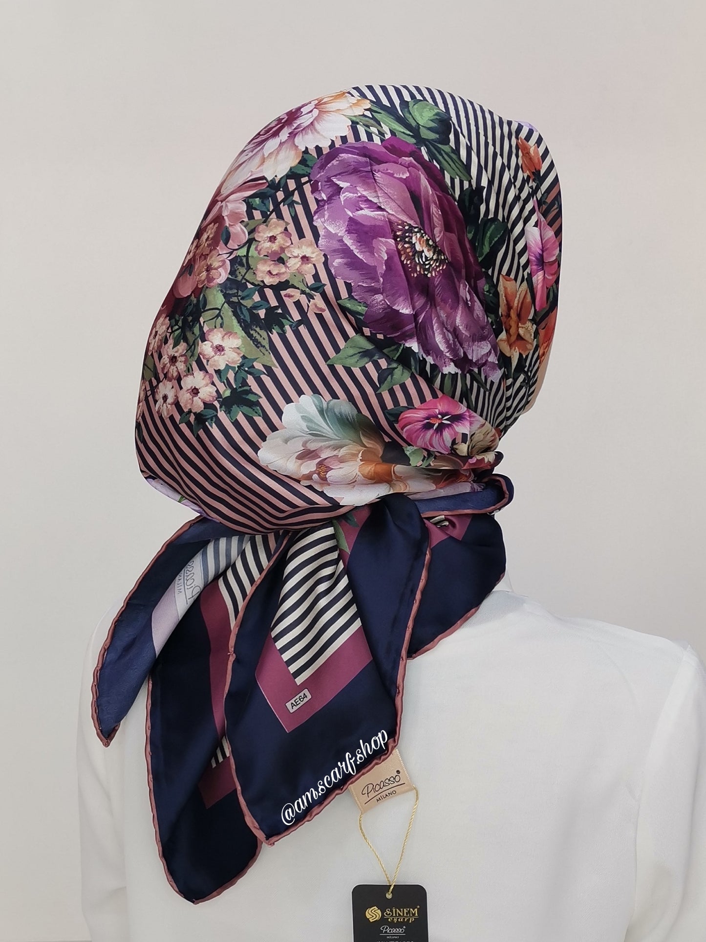 Foulard carré satin modéle 06