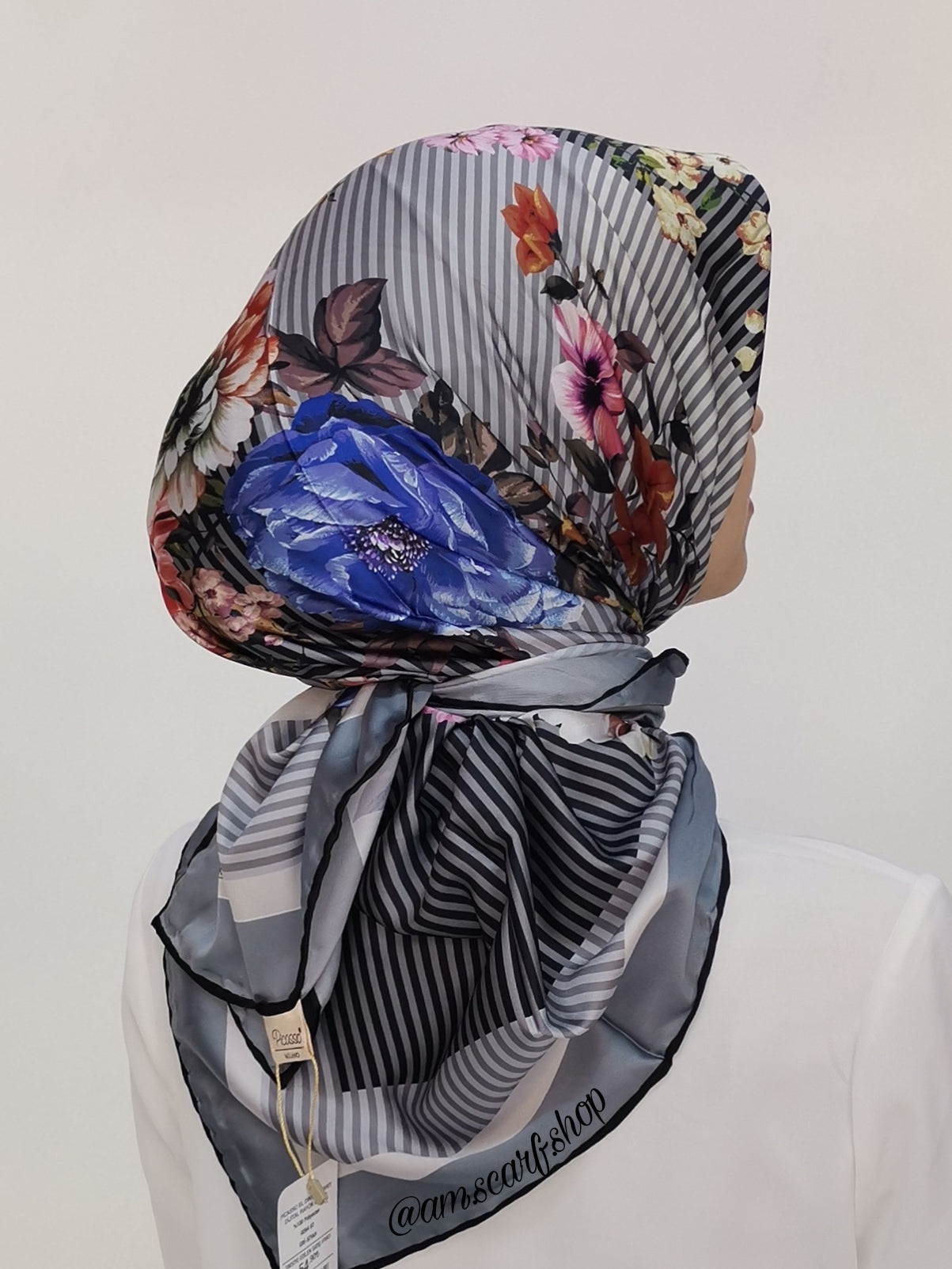 Foulard carré satin modéle 06