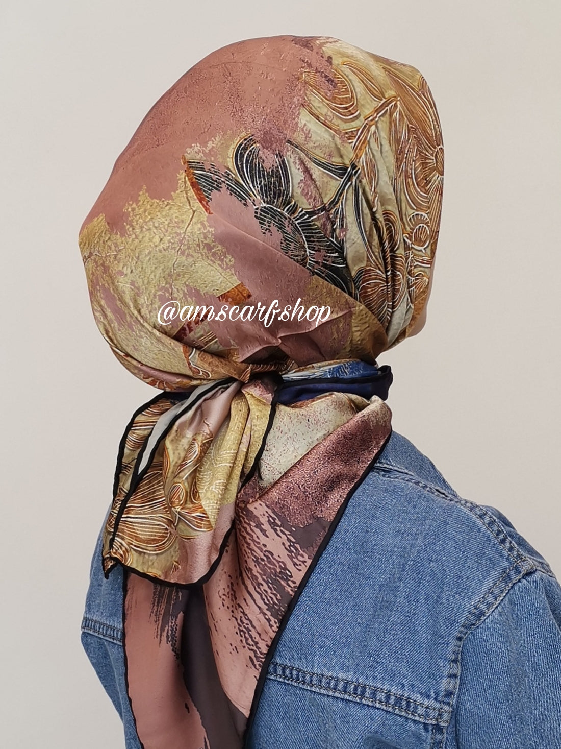 Foulard carré satin modéle 05