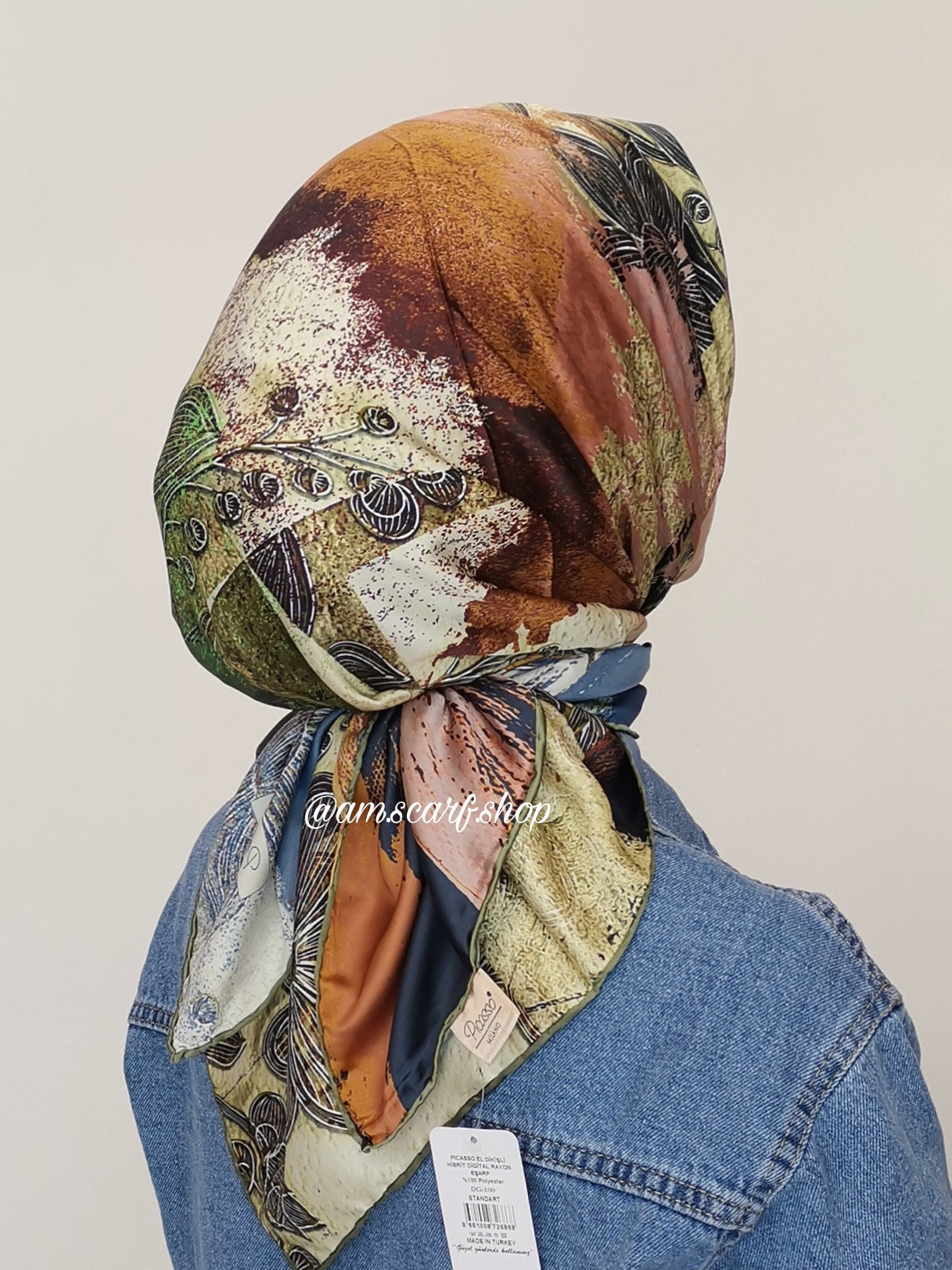 Foulard carré satin modéle 05