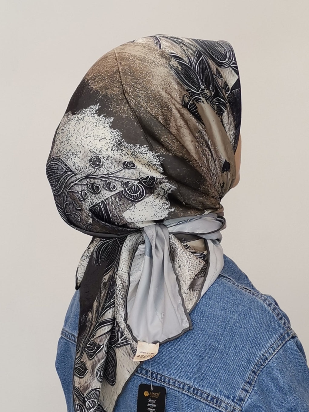 Foulard carré satin modéle 05