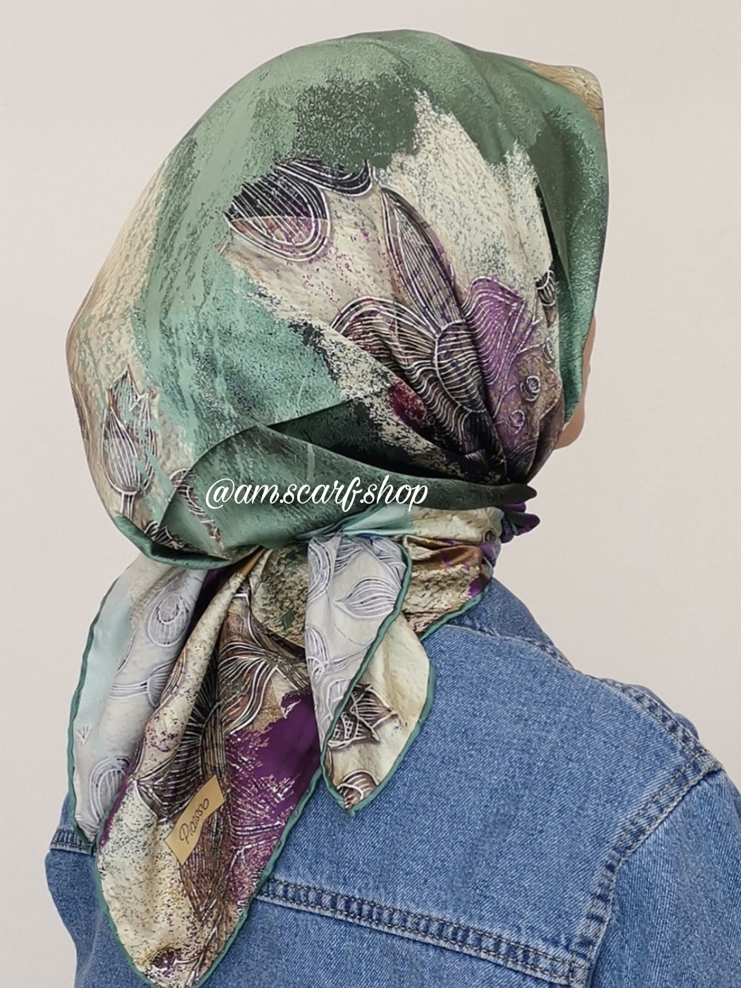 Foulard carré satin modéle 05