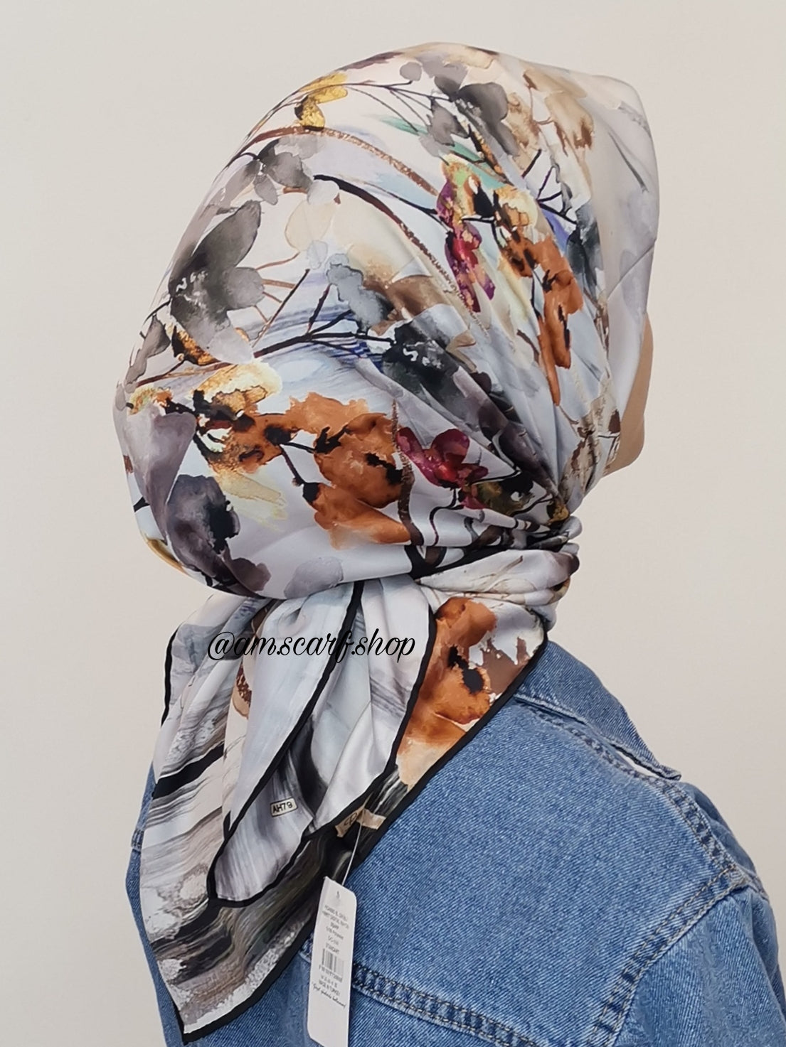 Foulard carré satin modéle 04