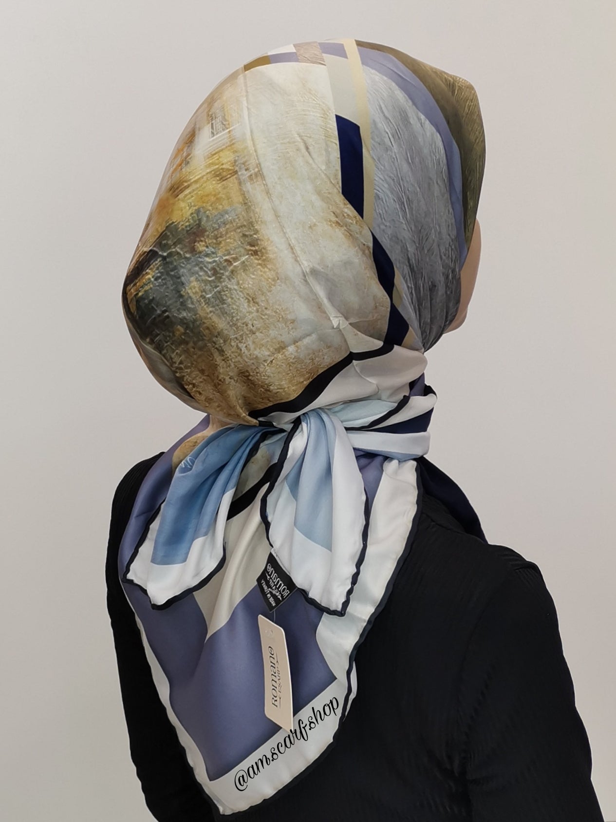 Foulard carré satin modéle 07