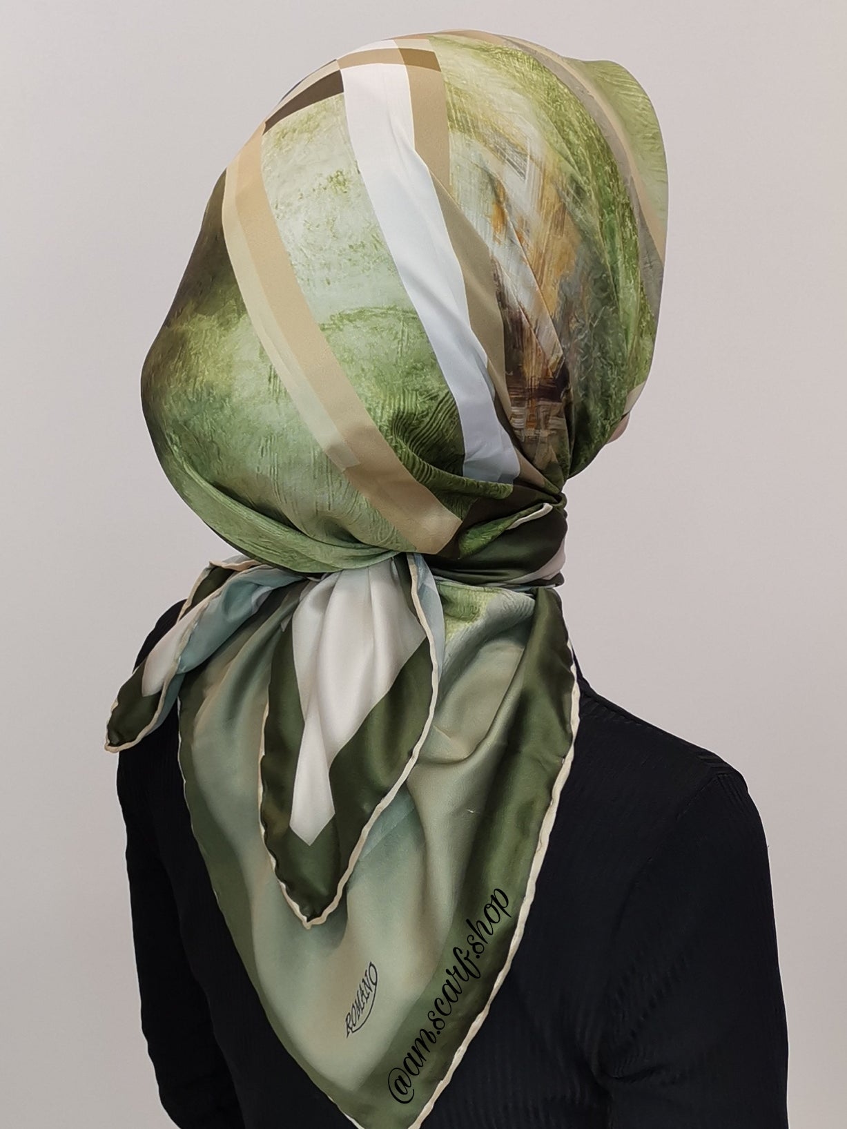 Foulard carré satin modéle 07